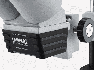 Detailansicht des Augenschutzsystems vom Schweißmikroskop SM 6 von Lampert - detail view of the eye protection system of the welding microscope SM 6 from Lampert