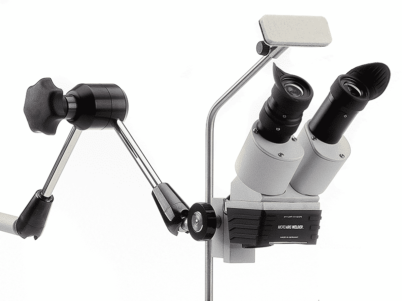 Das Schweißmikroskop SMG von Lampert mit Gelenkarm, Detailaufnahme - Welding microscope SMG from Lampert with pivoting arm, detail view