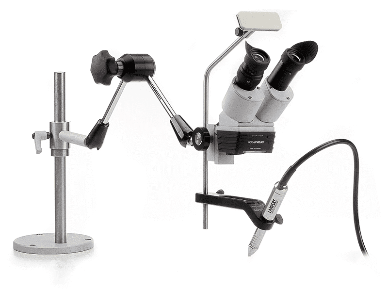 Lampert Schweißmikroskop SMG mit Gelenkarm zur Montage mit 3 Schrauben auf einem Tisch oder einer Werkbank - Lampert welding microscope SMG with pivoting arm for mounting with three screws on a table or a work bench
