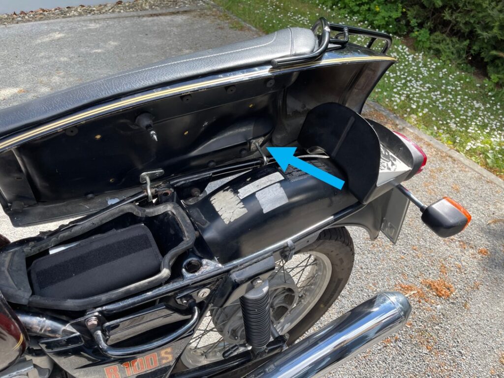 El asiento reparado de una BMW R100S