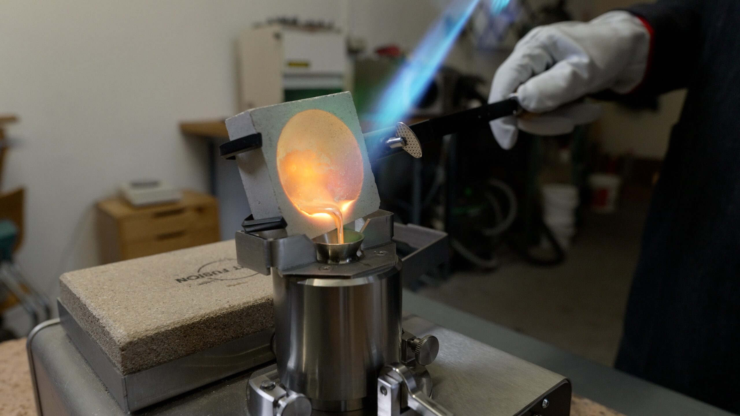 Gießen mit Gussschleuder FUSION mit offener Flamme