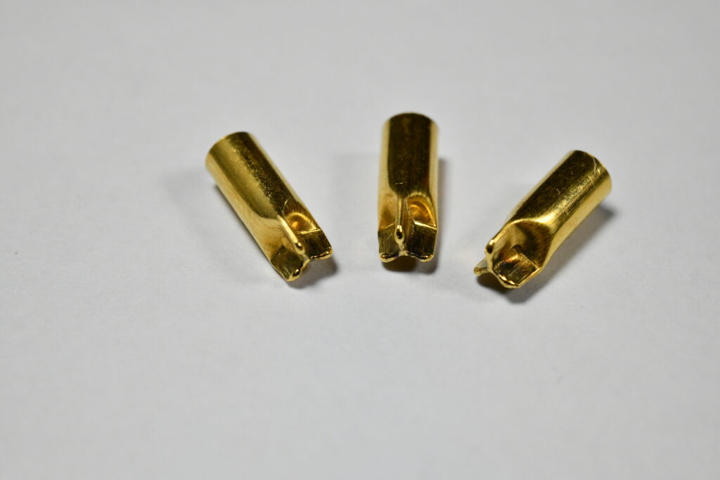 Goldkapseln gasdicht verschweißt mit dem Lampert Micro Arc Welder